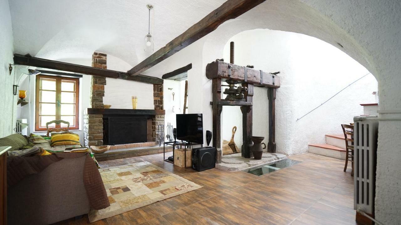 Villa Old Mill à Pigna Extérieur photo
