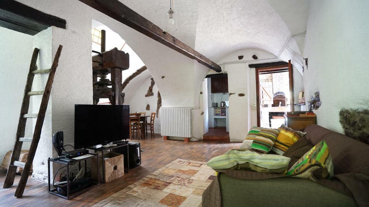 Villa Old Mill à Pigna Extérieur photo