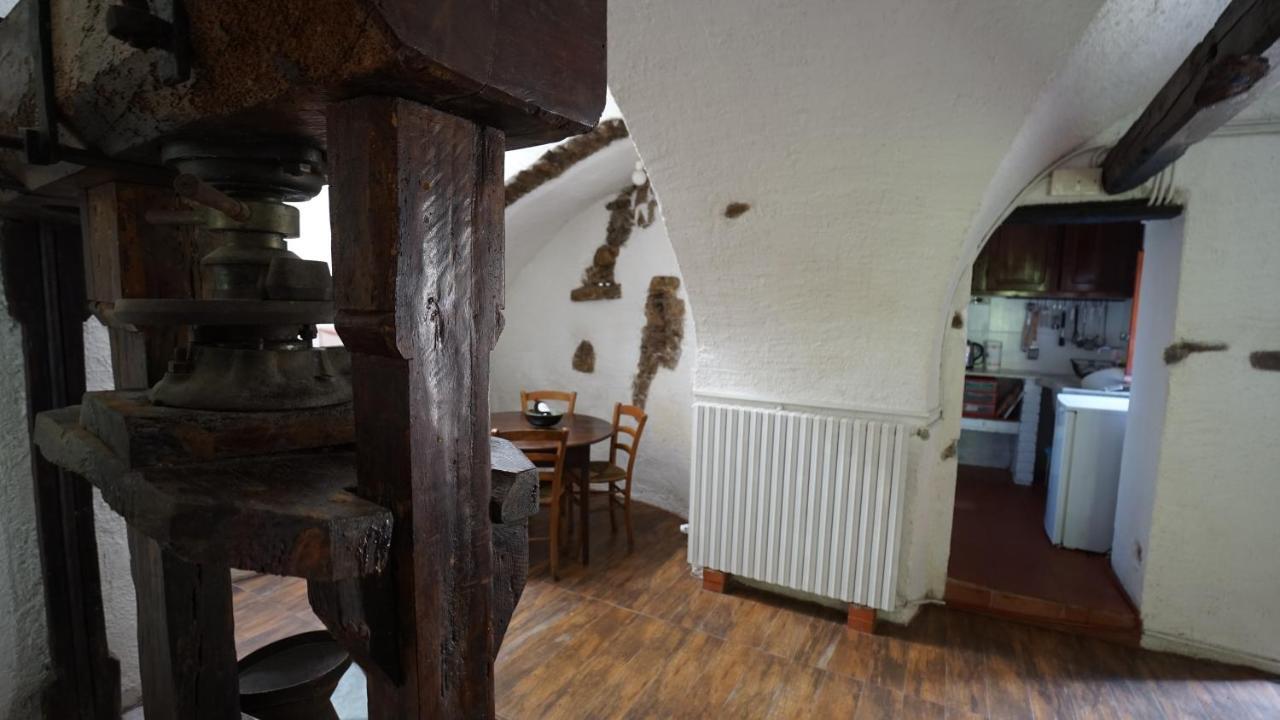 Villa Old Mill à Pigna Extérieur photo