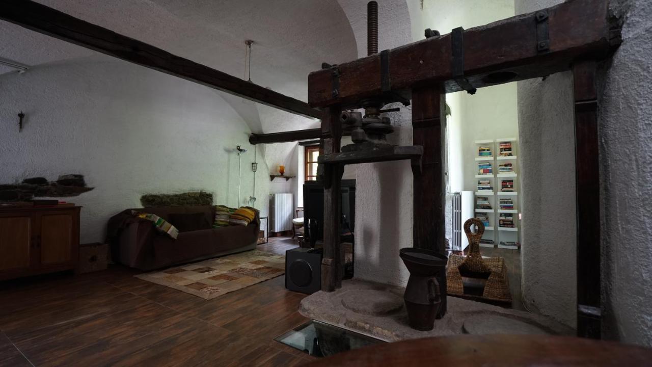 Villa Old Mill à Pigna Extérieur photo